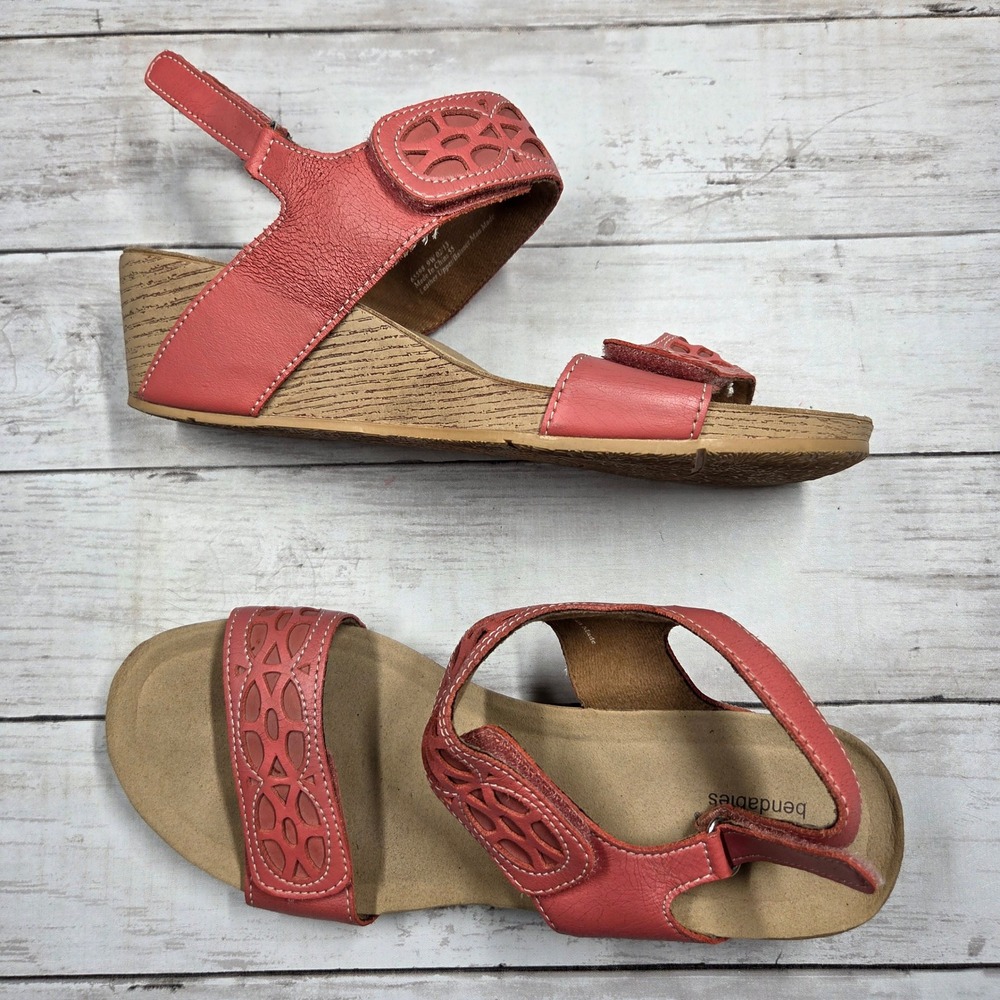 Clarks Bendables Wedge Sandals Laser Cut Leather Womens 9W Coral Pink Strappy
